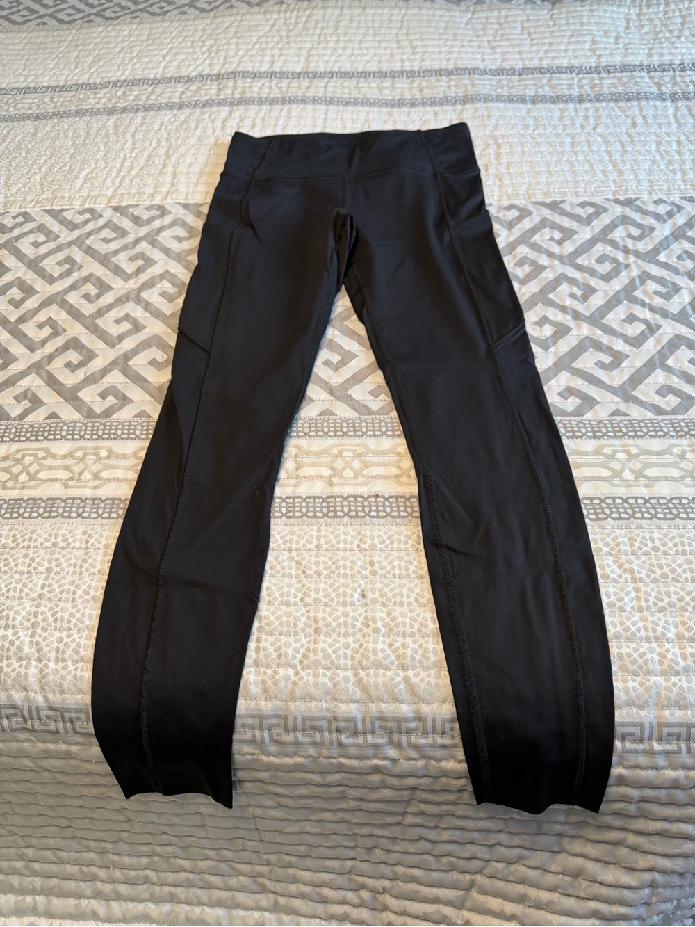 Lululemon Fast and Free , size 8 , 28 inch length 
Like new only worn a few time